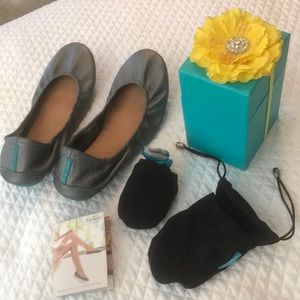Tieks Metallic Pewter Ballet Flats w/accessories